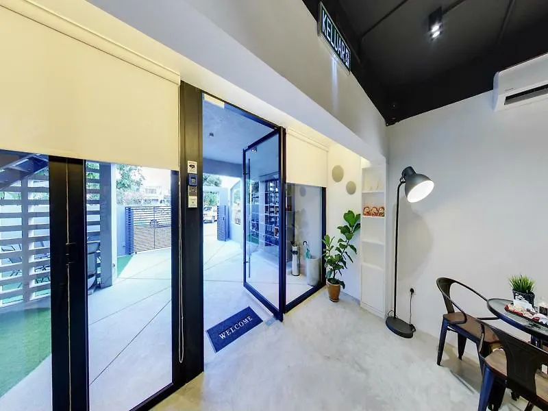 Modern Cave Boutique Stay Malacca Bed & Breakfast